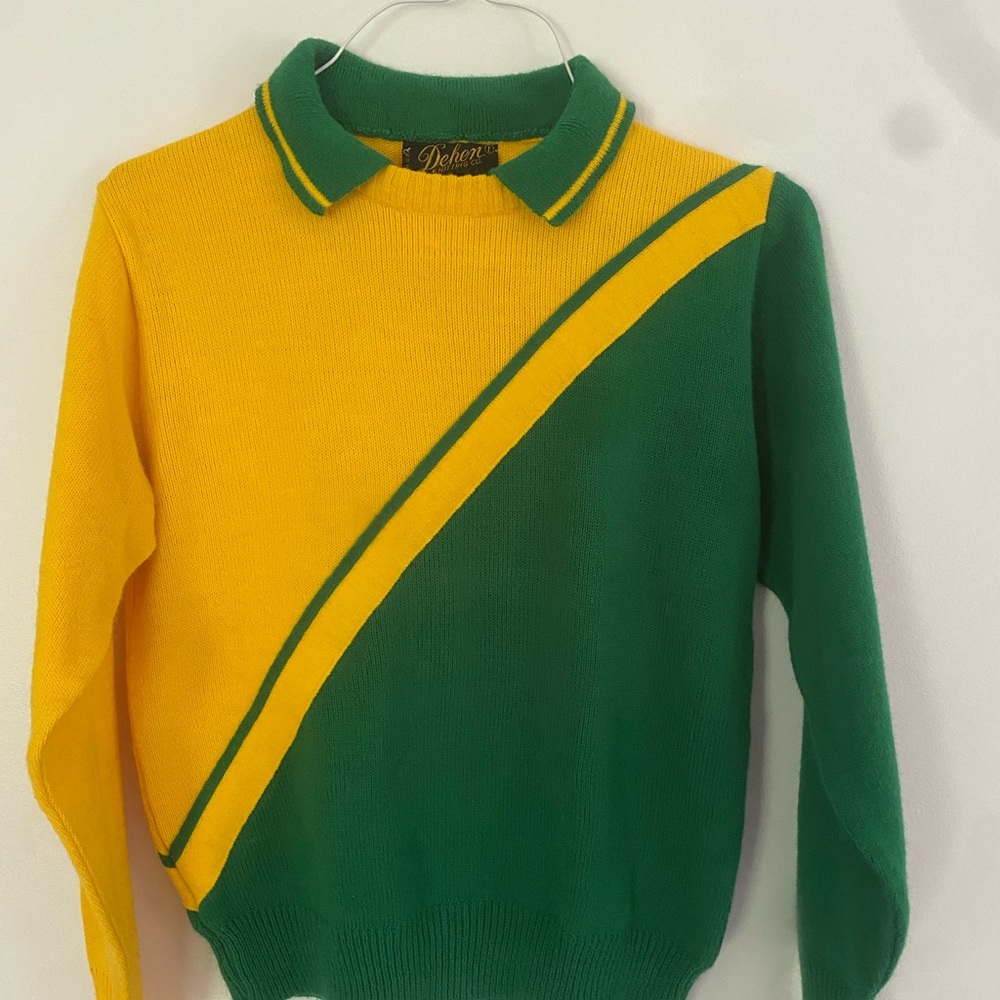 Vintage Dehen UVM University of Vermont colors sweater